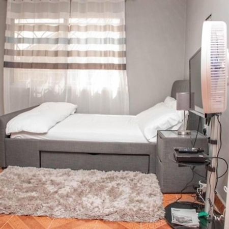 Fully Aircondition 3Bed Villa- A C- Wifi- Hotwater Freetown Esterno foto