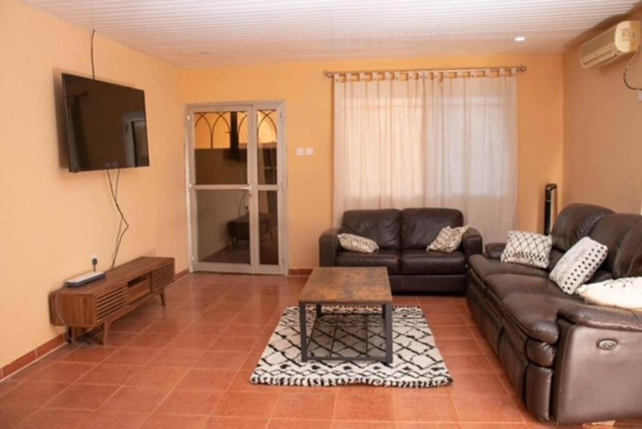 Fully Aircondition 3Bed Villa- A C- Wifi- Hotwater Freetown Esterno foto