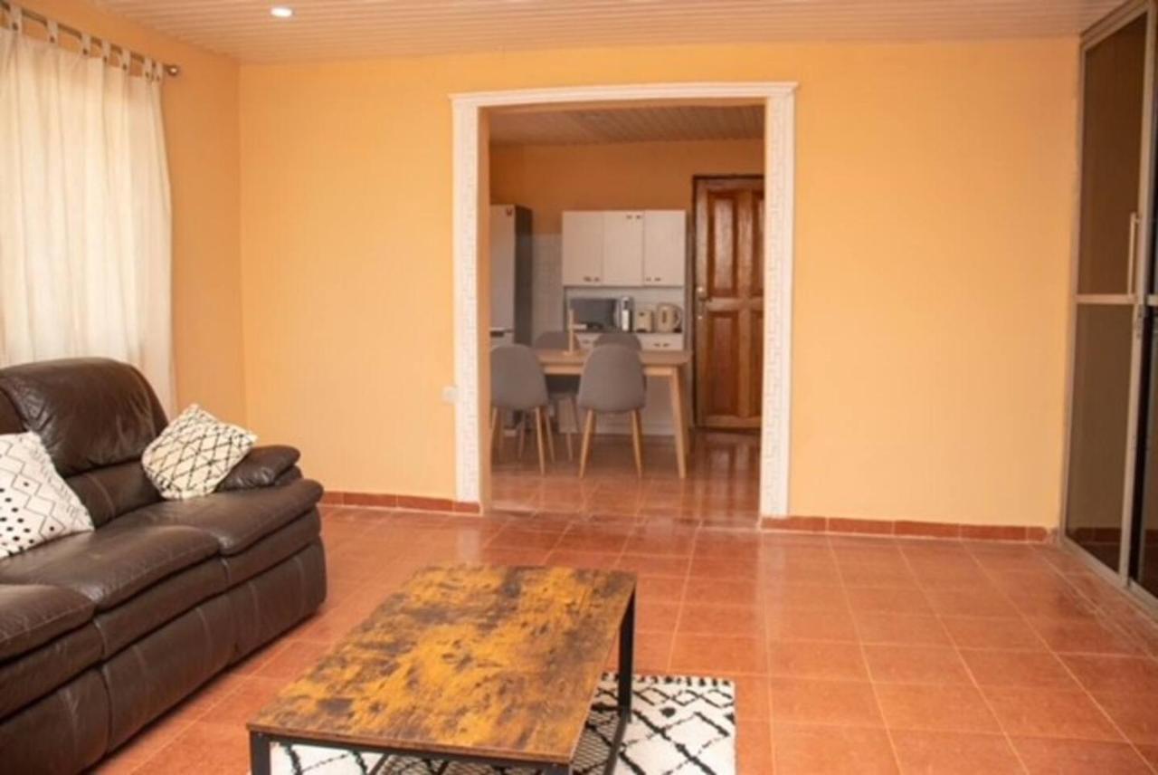 Fully Aircondition 3Bed Villa- A C- Wifi- Hotwater Freetown Esterno foto