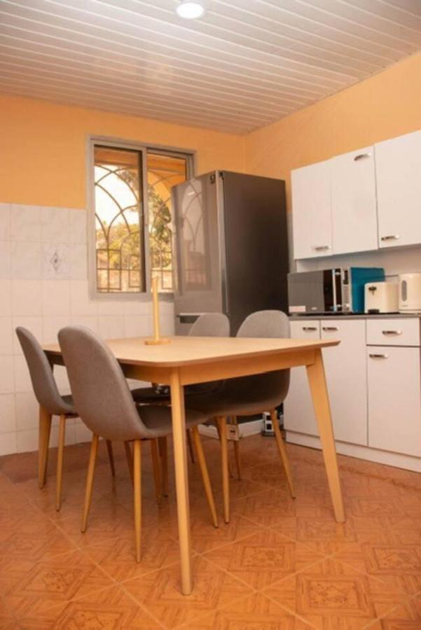 Fully Aircondition 3Bed Villa- A C- Wifi- Hotwater Freetown Esterno foto
