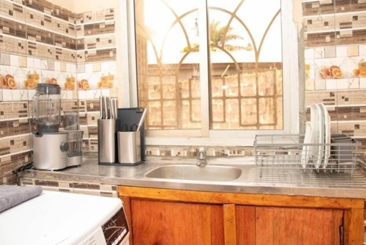 Fully Aircondition 3Bed Villa- A C- Wifi- Hotwater Freetown Esterno foto