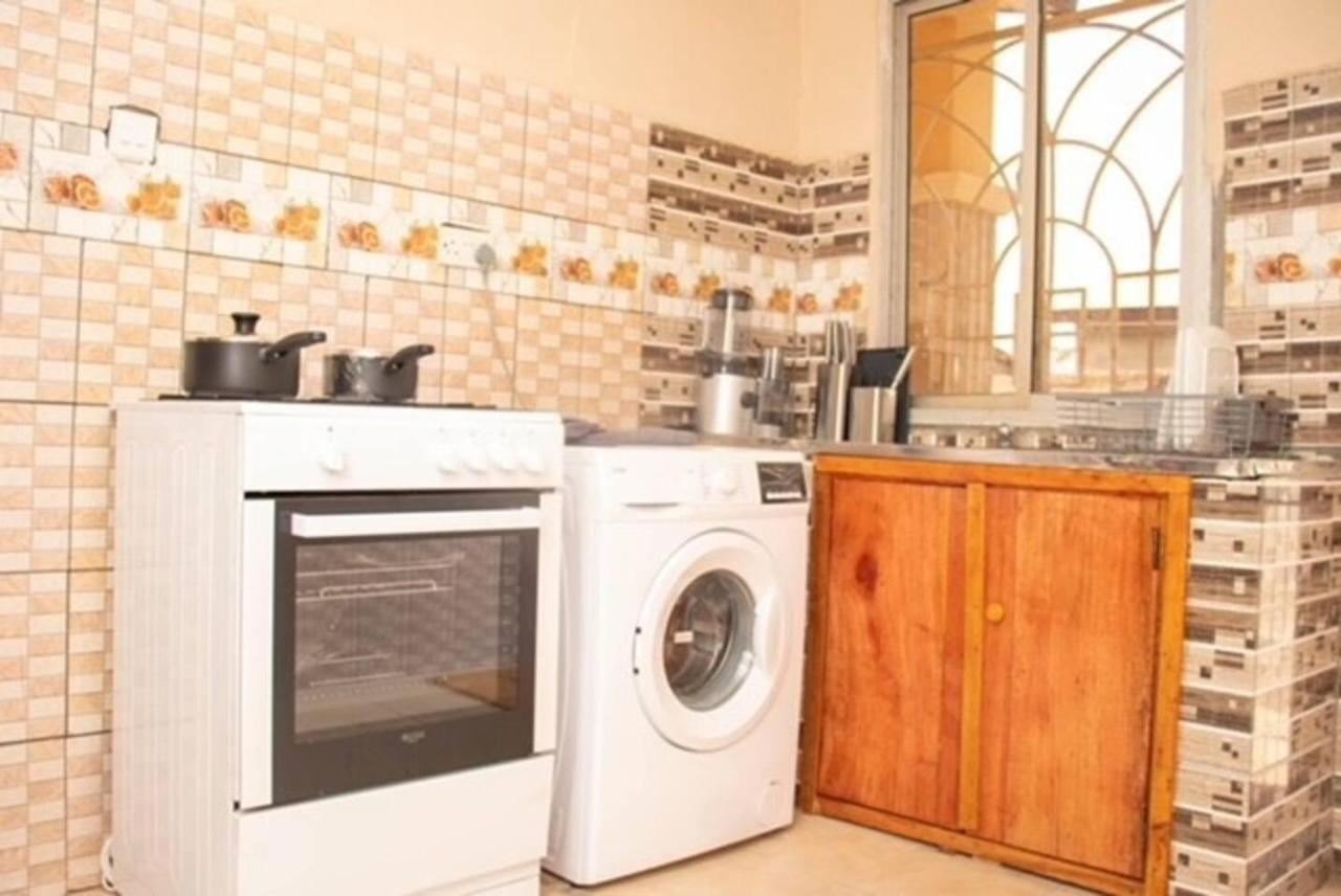 Fully Aircondition 3Bed Villa- A C- Wifi- Hotwater Freetown Esterno foto