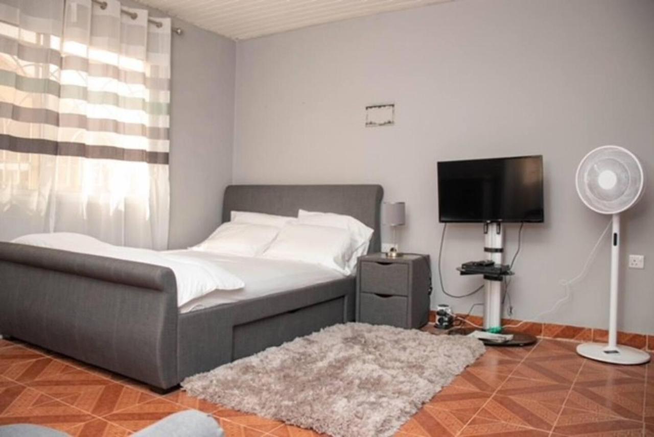 Fully Aircondition 3Bed Villa- A C- Wifi- Hotwater Freetown Esterno foto