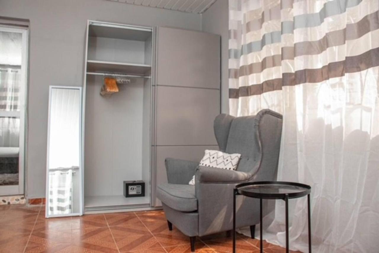 Fully Aircondition 3Bed Villa- A C- Wifi- Hotwater Freetown Esterno foto