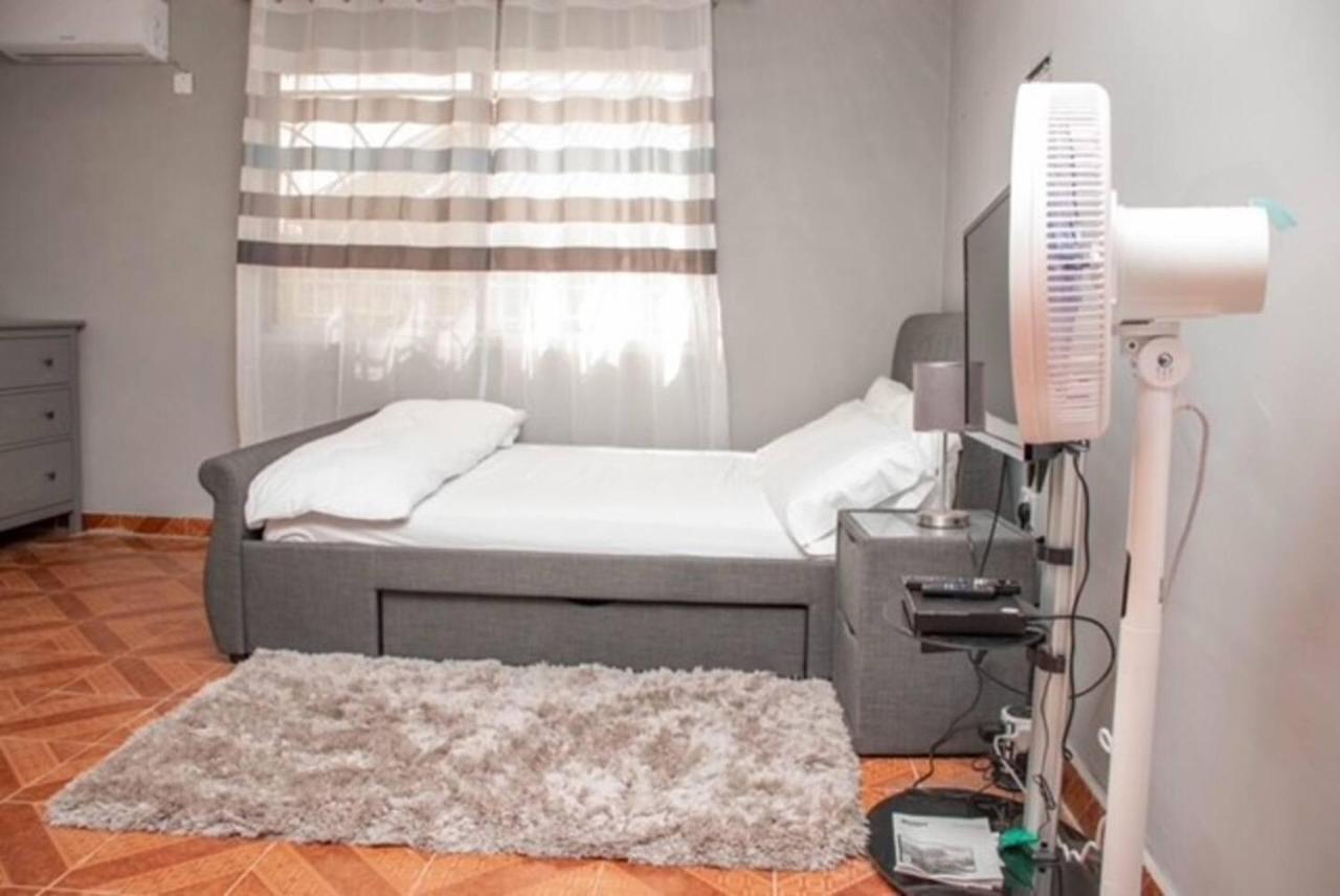 Fully Aircondition 3Bed Villa- A C- Wifi- Hotwater Freetown Esterno foto
