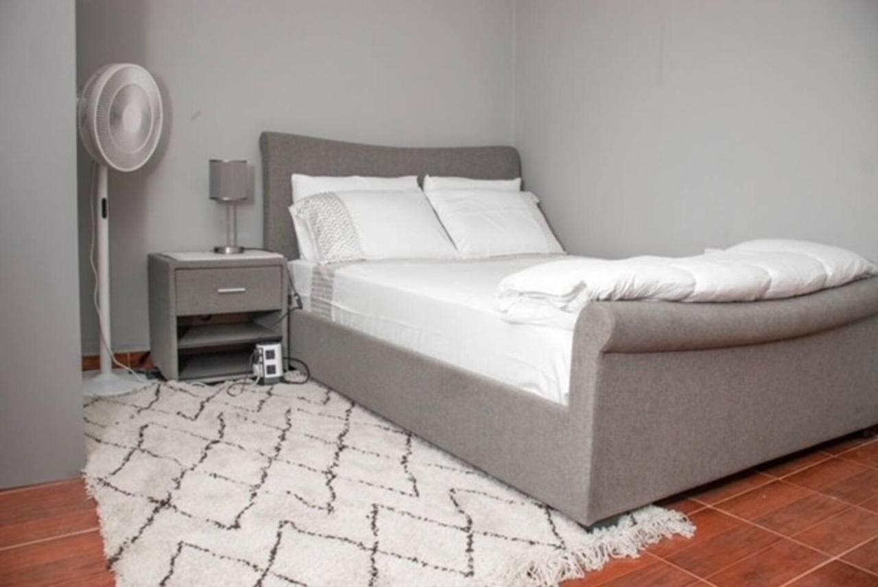 Fully Aircondition 3Bed Villa- A C- Wifi- Hotwater Freetown Esterno foto