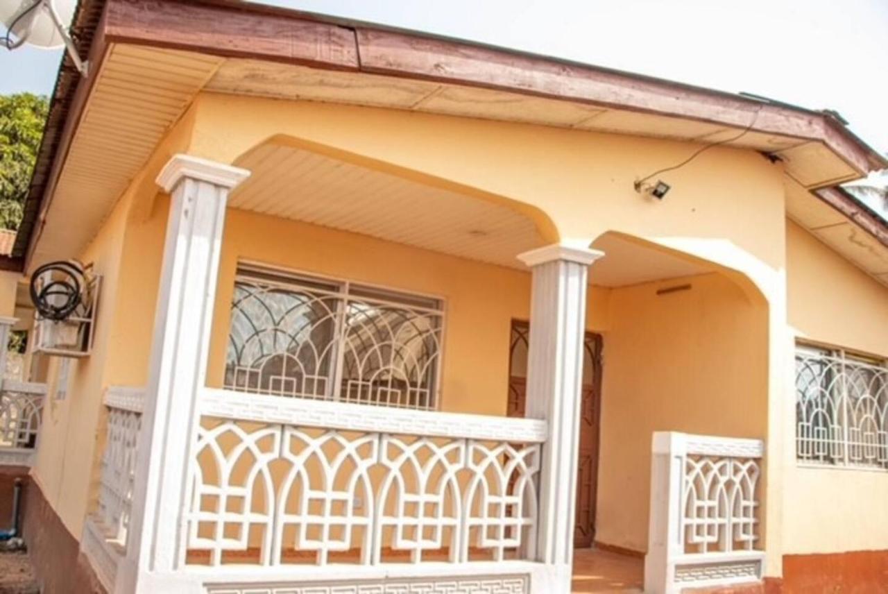 Fully Aircondition 3Bed Villa- A C- Wifi- Hotwater Freetown Esterno foto