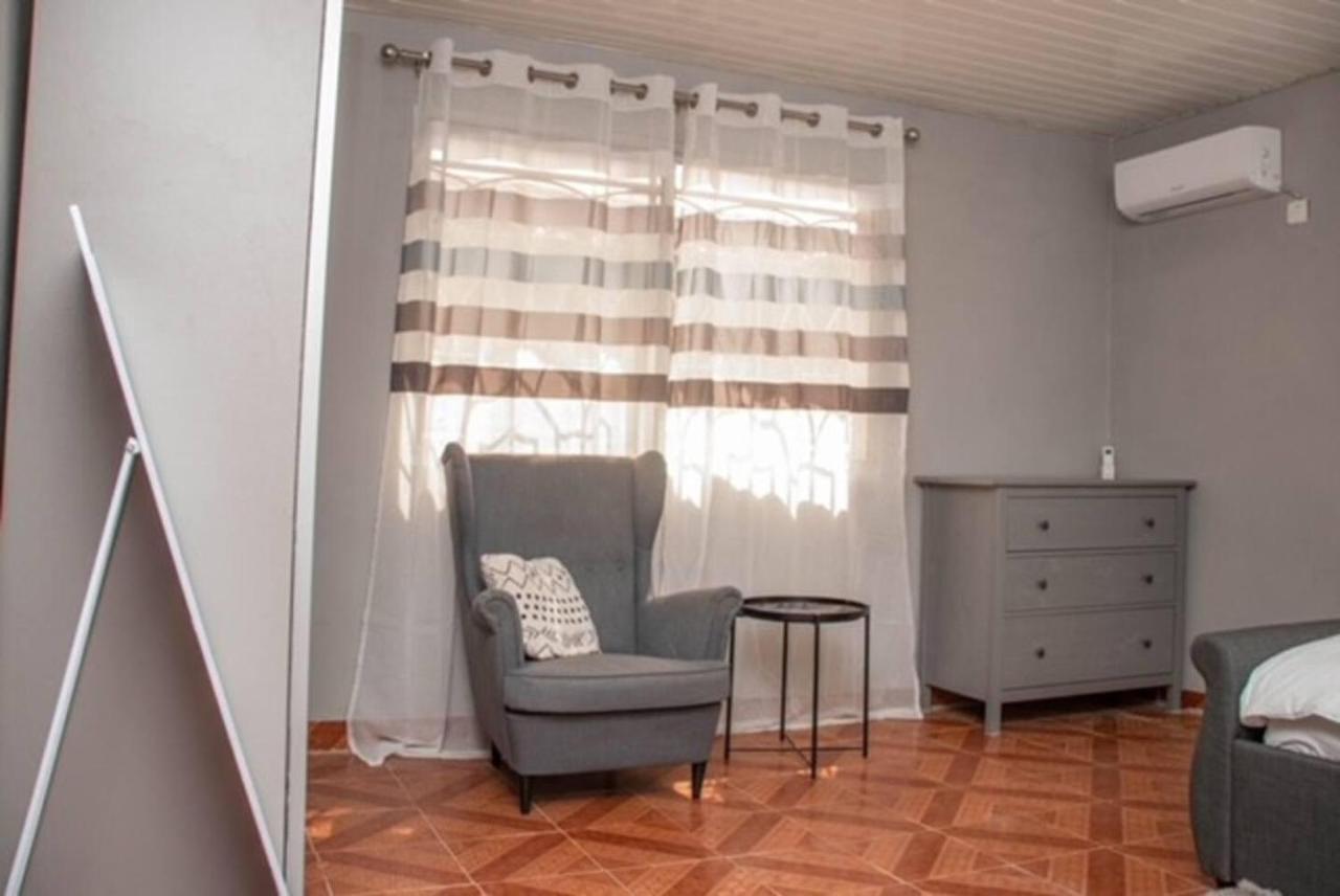 Fully Aircondition 3Bed Villa- A C- Wifi- Hotwater Freetown Esterno foto