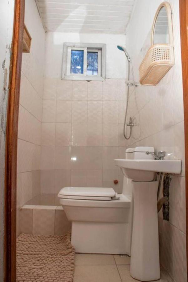Fully Aircondition 3Bed Villa- A C- Wifi- Hotwater Freetown Esterno foto