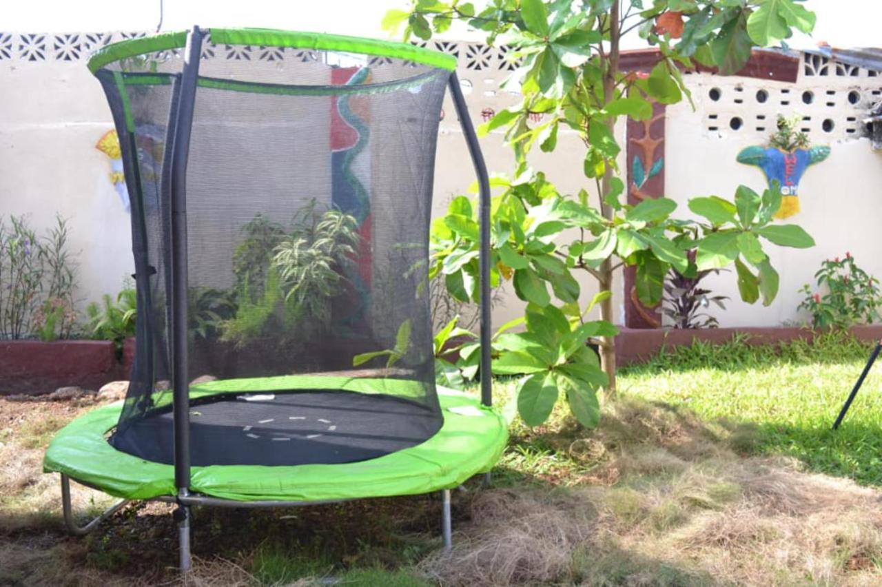 Fully Aircondition 3Bed Villa- A C- Wifi- Hotwater Freetown Esterno foto