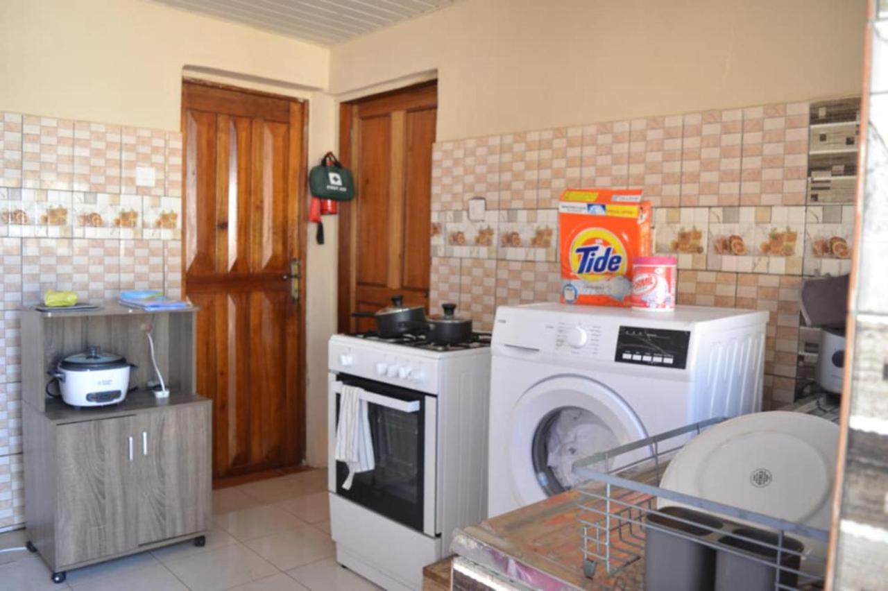 Fully Aircondition 3Bed Villa- A C- Wifi- Hotwater Freetown Esterno foto