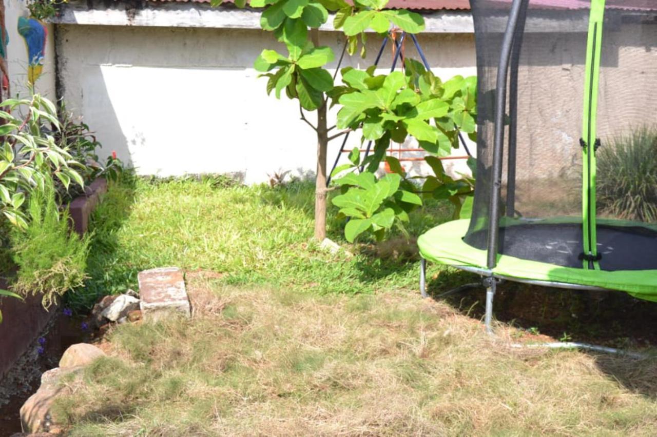 Fully Aircondition 3Bed Villa- A C- Wifi- Hotwater Freetown Esterno foto