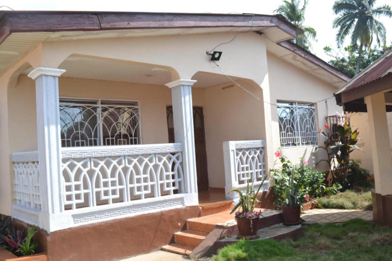 Fully Aircondition 3Bed Villa- A C- Wifi- Hotwater Freetown Esterno foto