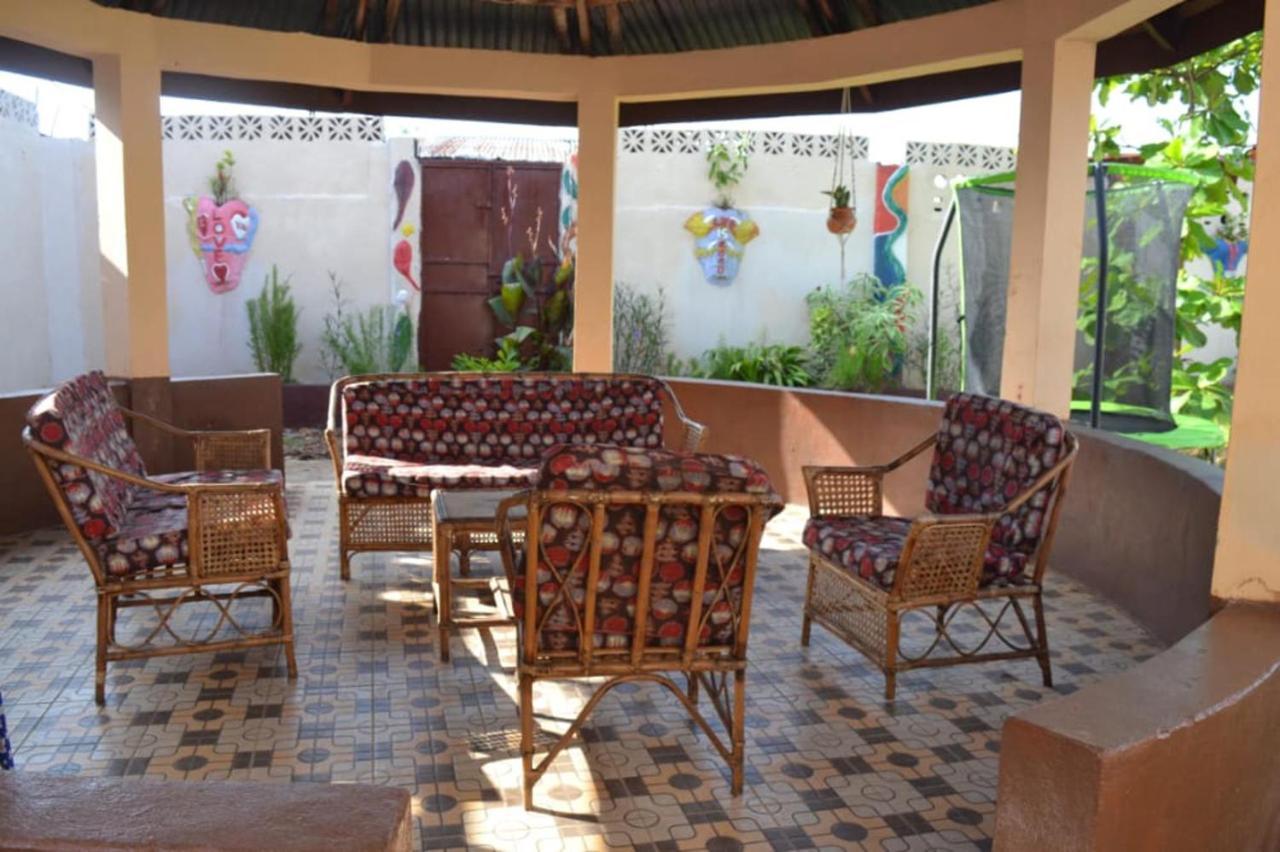 Fully Aircondition 3Bed Villa- A C- Wifi- Hotwater Freetown Esterno foto