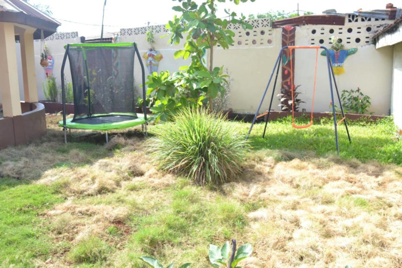 Fully Aircondition 3Bed Villa- A C- Wifi- Hotwater Freetown Esterno foto