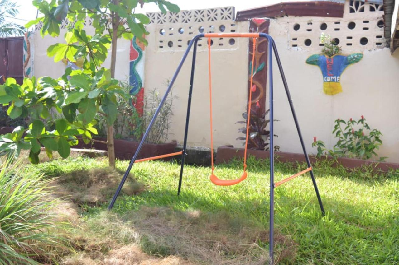 Fully Aircondition 3Bed Villa- A C- Wifi- Hotwater Freetown Esterno foto