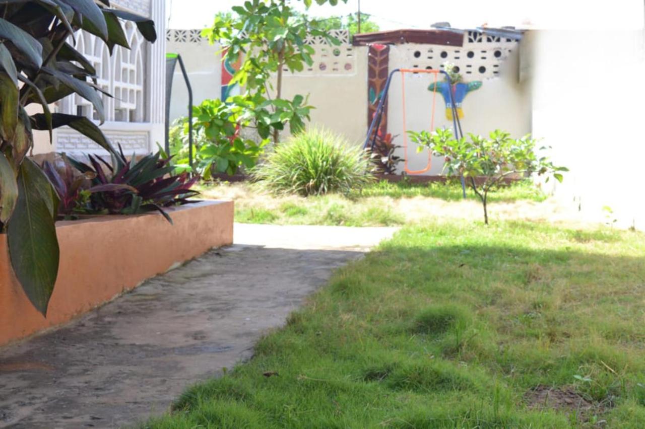 Fully Aircondition 3Bed Villa- A C- Wifi- Hotwater Freetown Esterno foto