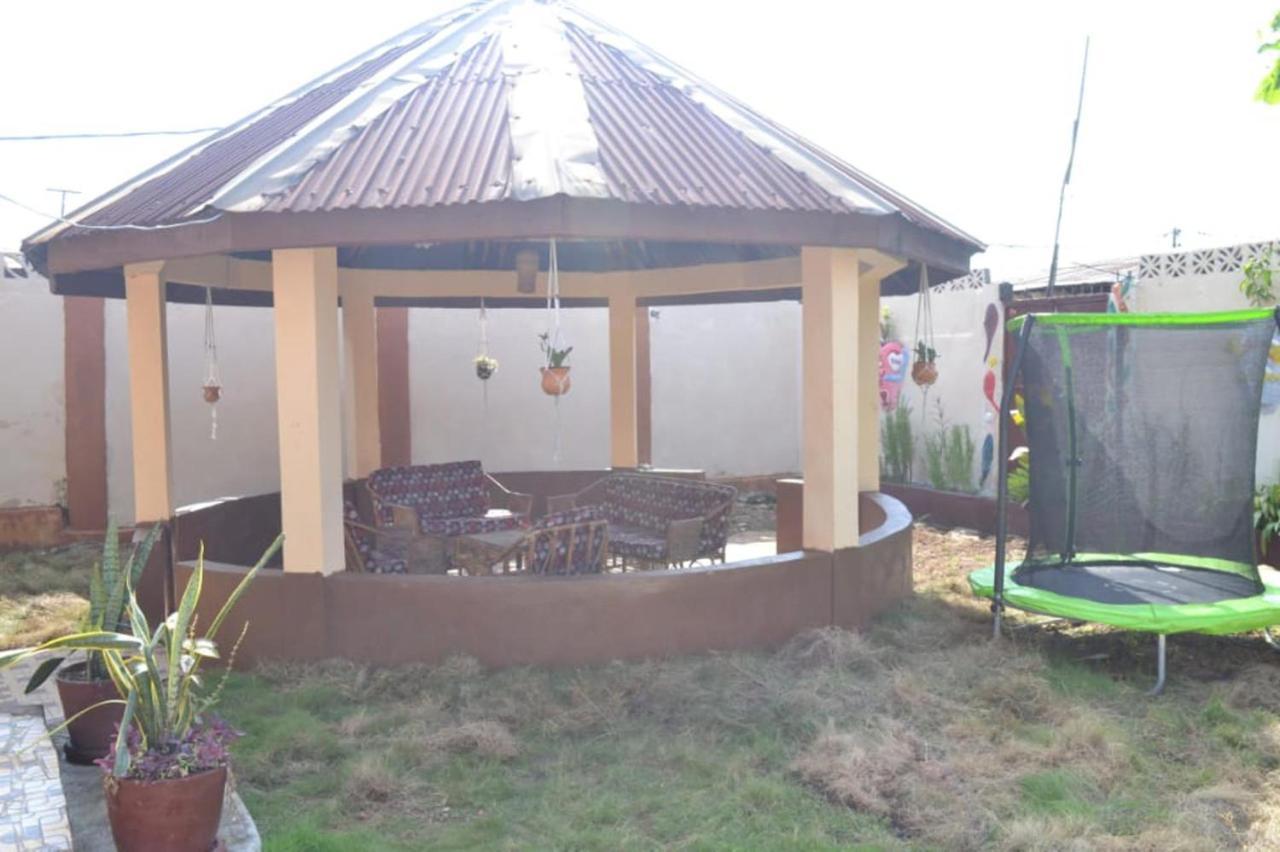 Fully Aircondition 3Bed Villa- A C- Wifi- Hotwater Freetown Esterno foto