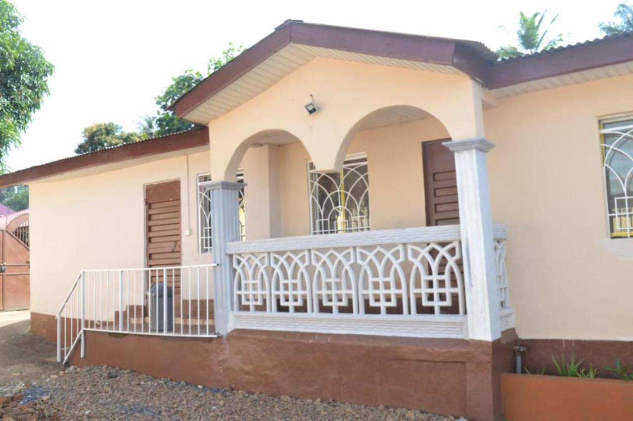 Fully Aircondition 3Bed Villa- A C- Wifi- Hotwater Freetown Esterno foto