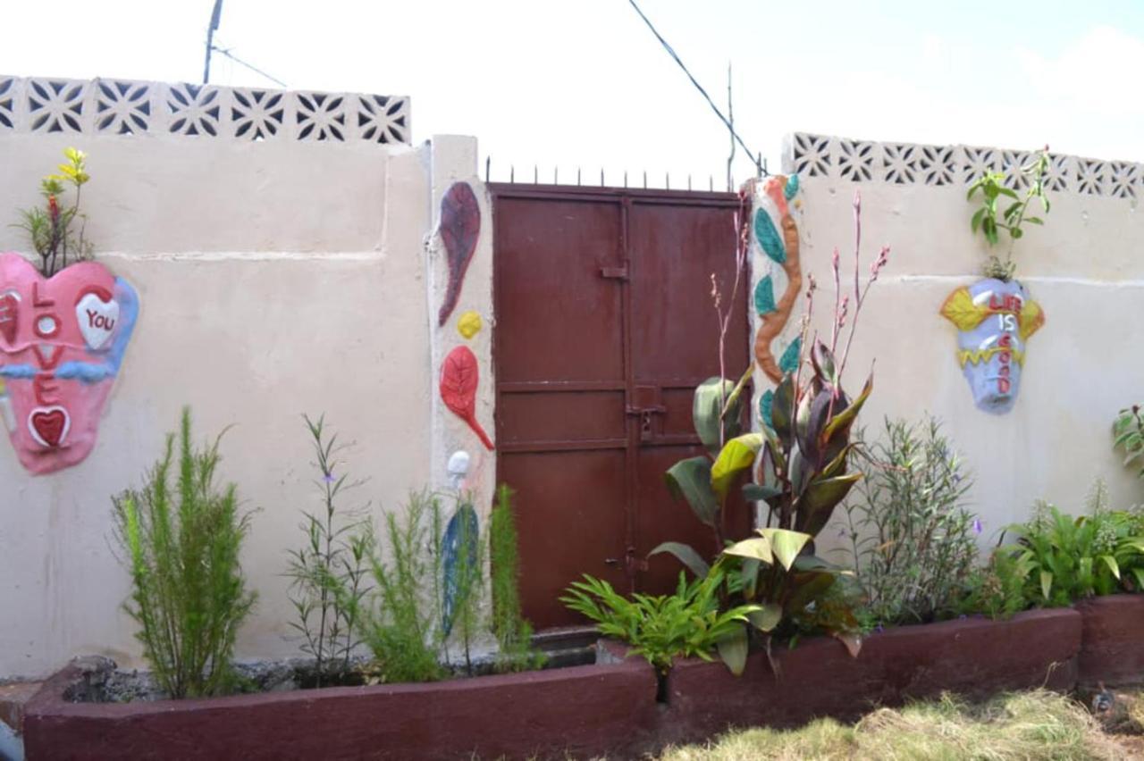 Fully Aircondition 3Bed Villa- A C- Wifi- Hotwater Freetown Esterno foto